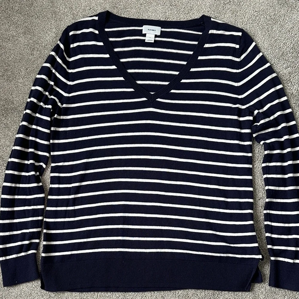 Old Navy Navy and White Striped V-Neck Sweater Size Large
